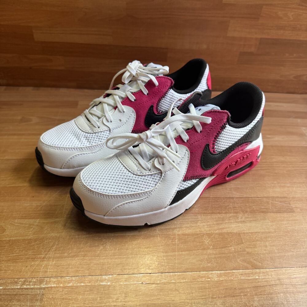Nike Women's Air Max Excee sneakers size 7.5